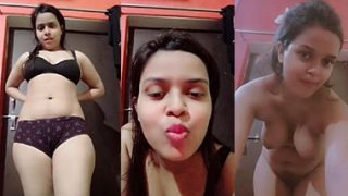 Horny Girl Showing And Fingering Her Pussy Hard Sex
